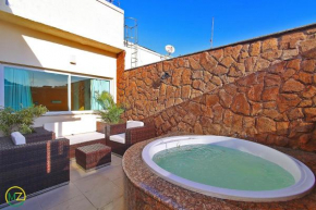 Linda cobertura com jaccuzzi e terraço